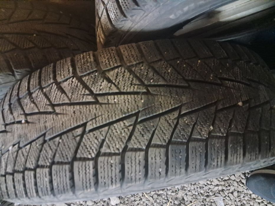 Продам зимні шини Hankook winter Cept IZ2