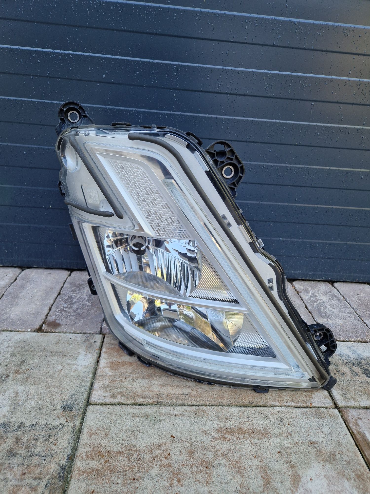 Volvo FM FMX    Lampa Reflektor H7