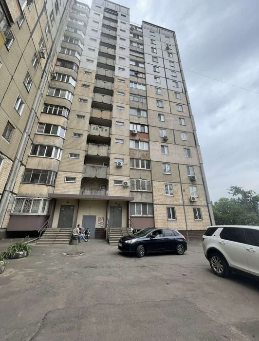 Продається 4 кімнатна квартира