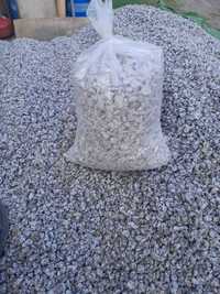 Kamień ozdobny dekoracyjny żwirek granit szary dalmatyńczyk