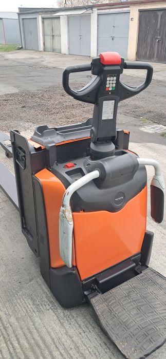 Paleciak elektryczny Toyota