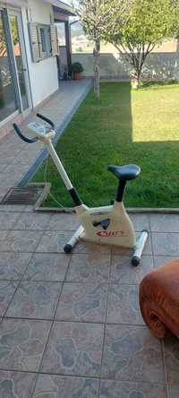 Bicicleta para exercício no interior