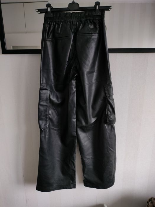 Bershka , bojówki proste w rozmiarze S