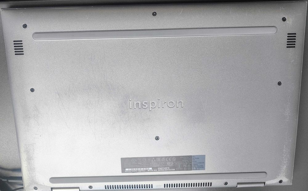 Dell Inspiron 5579 z procesorem i7-8550U, 16GB RAM, 512GB SSD