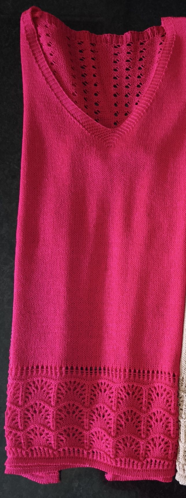 Camisola, rosa fushia, em malha fria, italiana. Manga comprida.