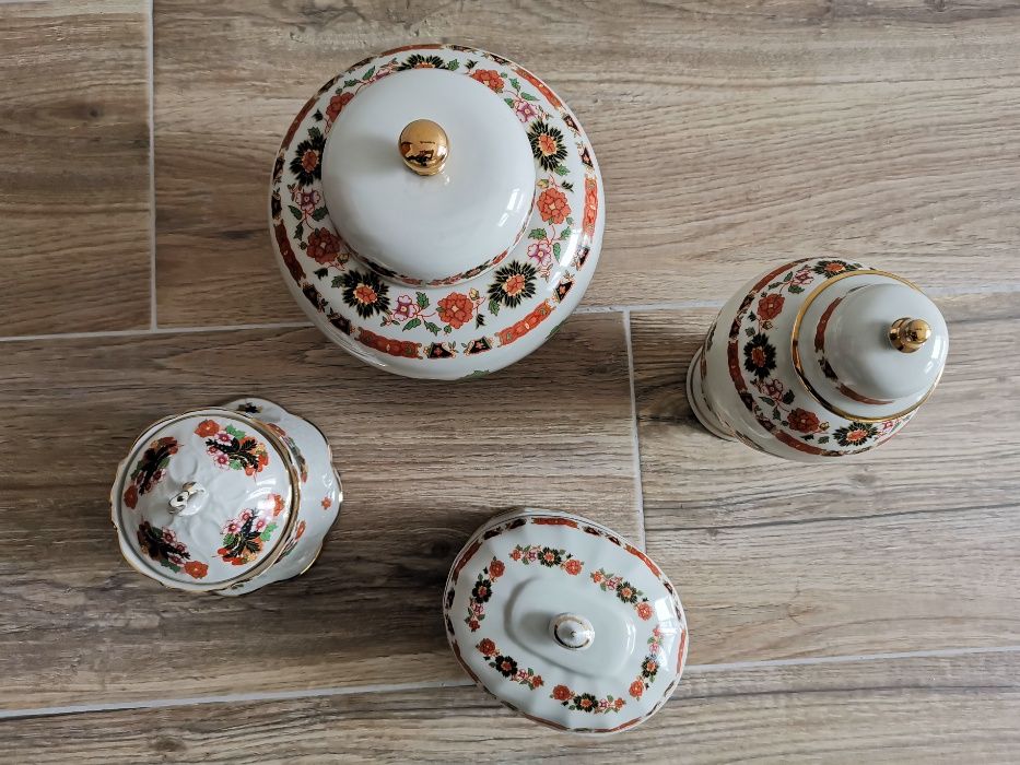 Conjunto de 4 peças em porcelana portuguesa