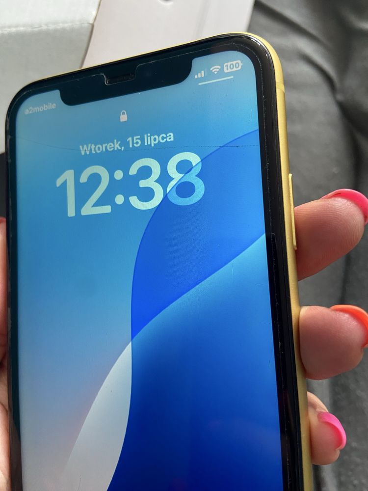 Telefon Iphone 11 żółty