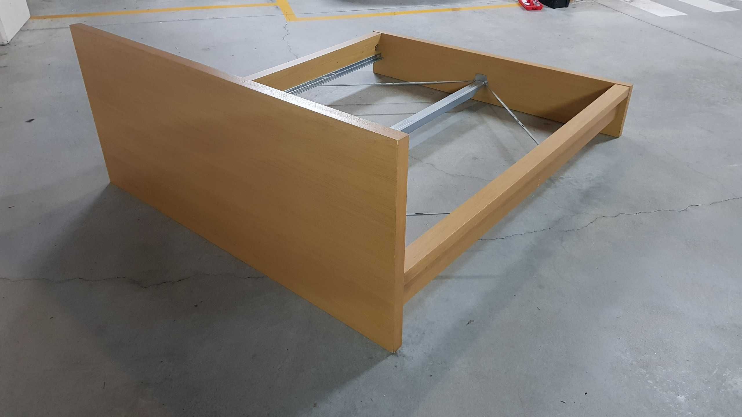 Cama de Casal IKEA (Malm)