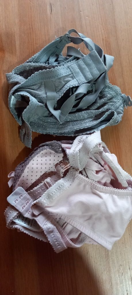 Staniki do karmienia 2 szt piersią oddam za chusteczki
