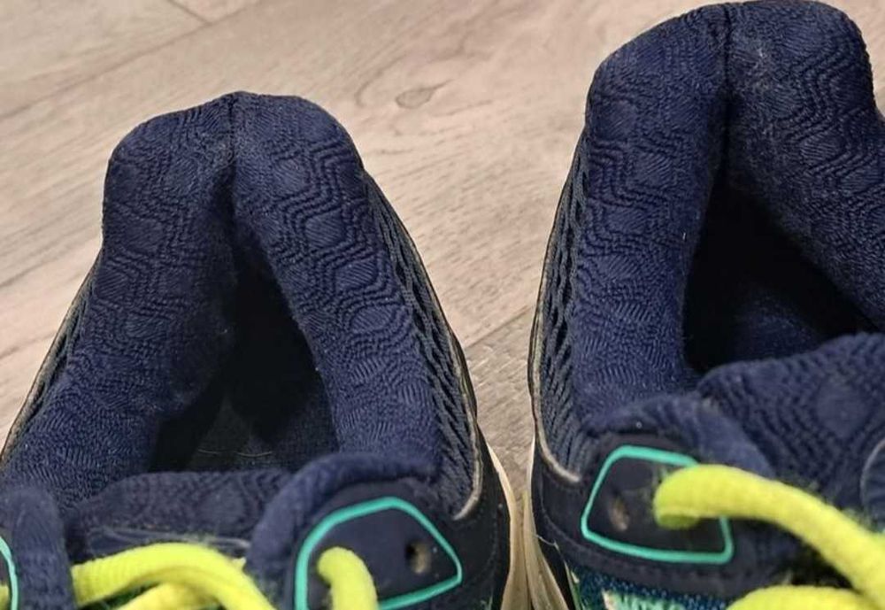Оригінальні кросівки Asics Gel-Cumulus 17