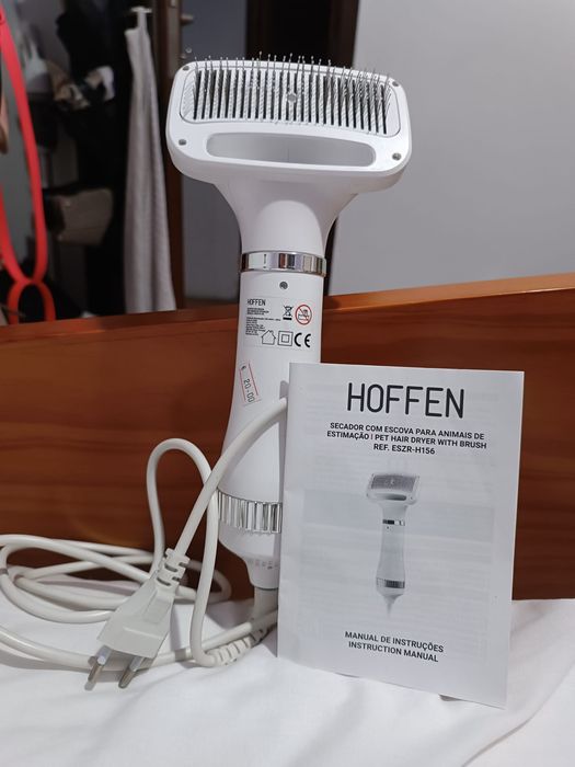 Secador com escova para animal de estimação.