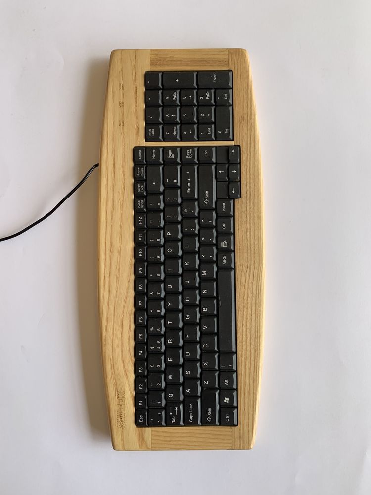 Teclado de madeira