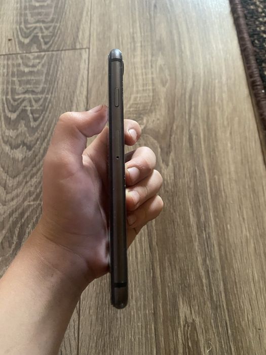 Продам айфон 8,64 гб