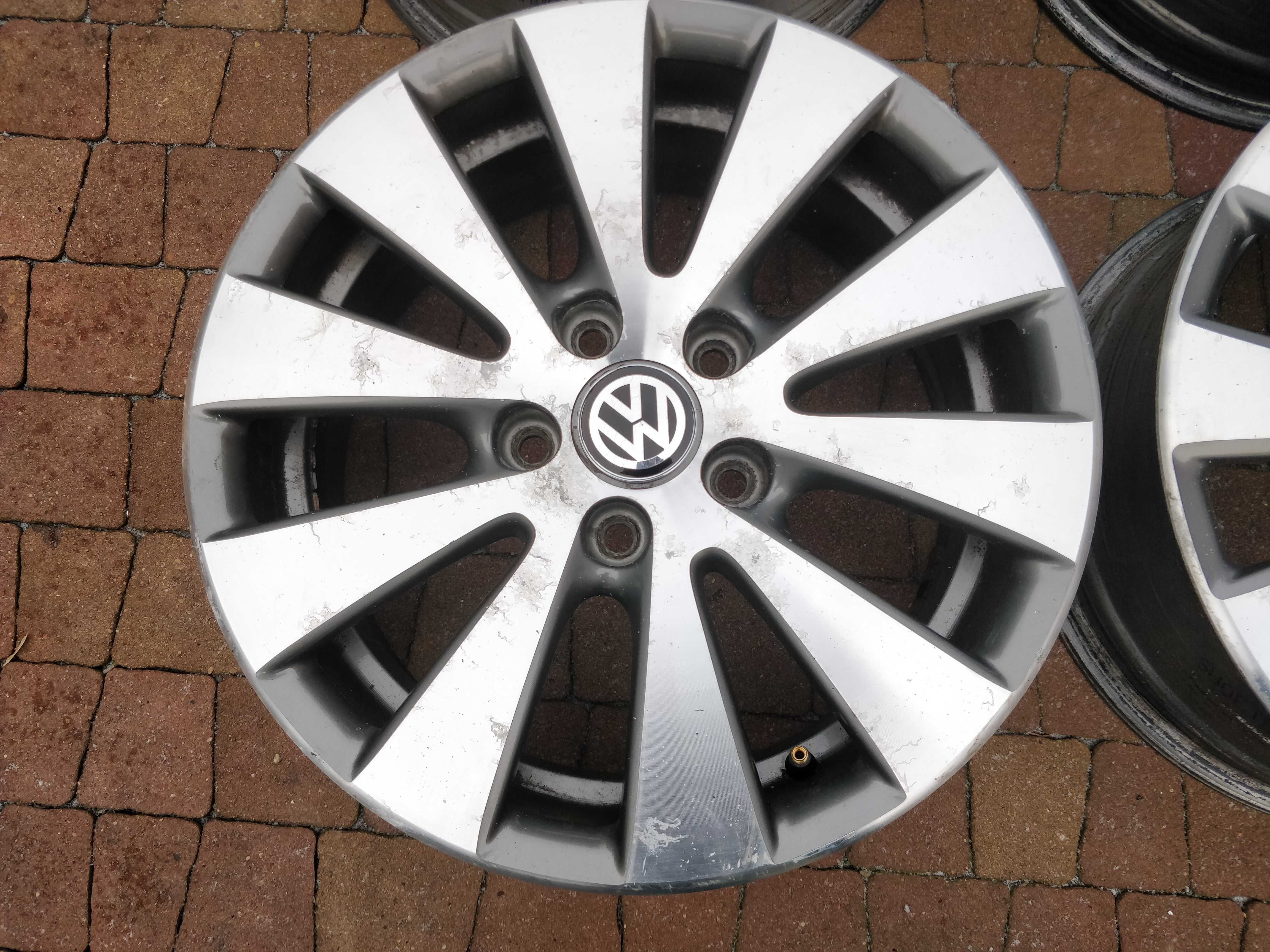 2608. Alufelgi 16" Vw Golf VI VII Passat oryginalne 5x112 7J ET45