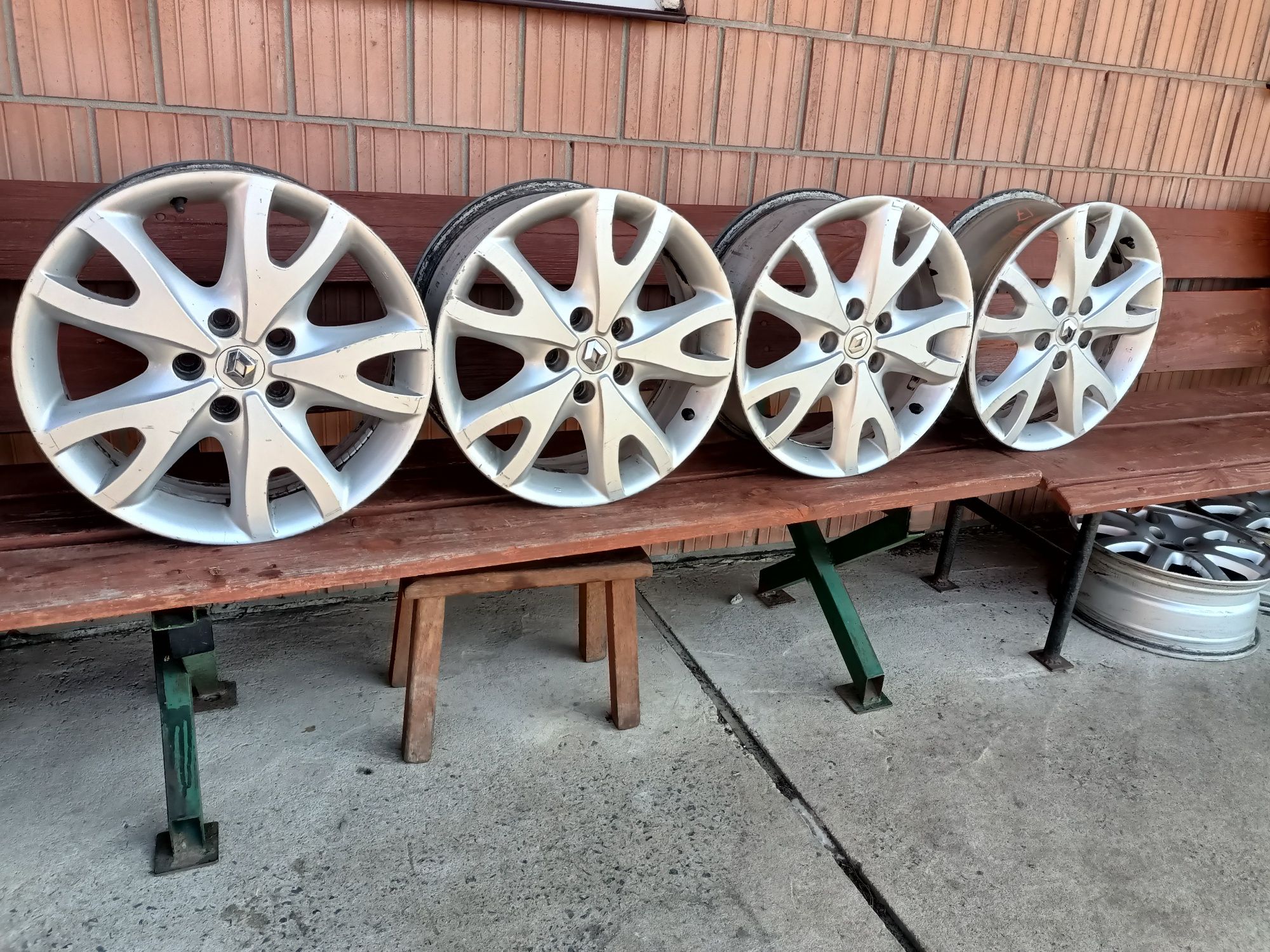 Felgi 5x114,3 R17 Renault