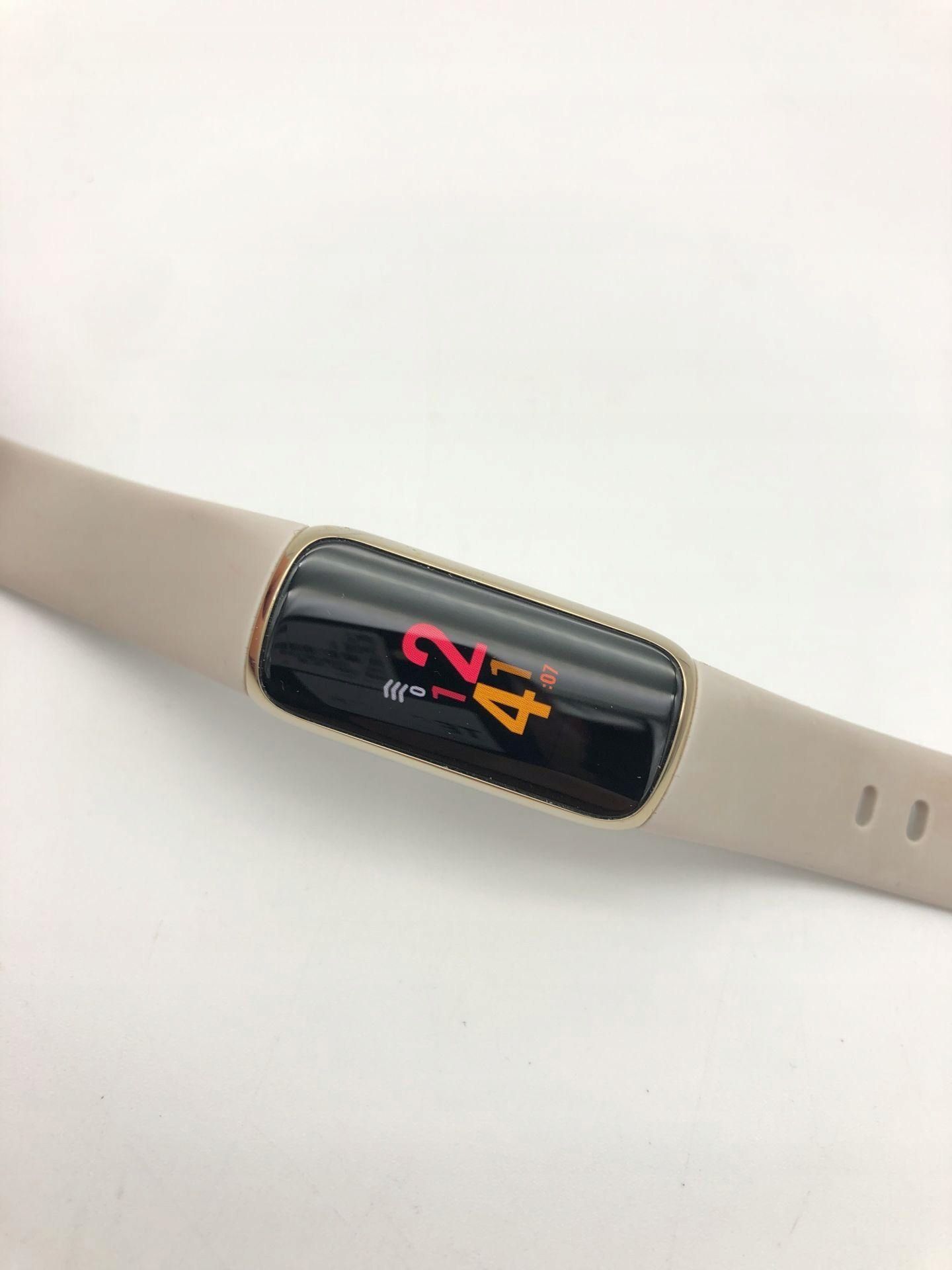 Fitbit Luxe Tracker Złoty Biały Fitness Sen i Stres 6 Miesięcy Premium