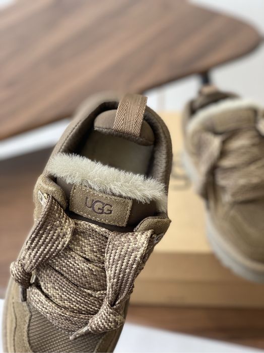 Кросівки з хутром Ugg Lowmell