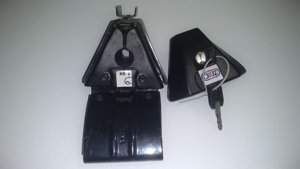 Автобагажник Ford. Кріплення автобагажника CRUZ (лапи)