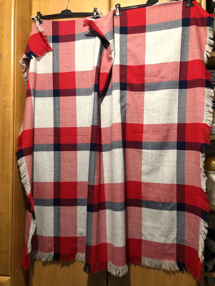 Duży szal w kratę poncho chusta tkanina frędzle czerwony granat szary