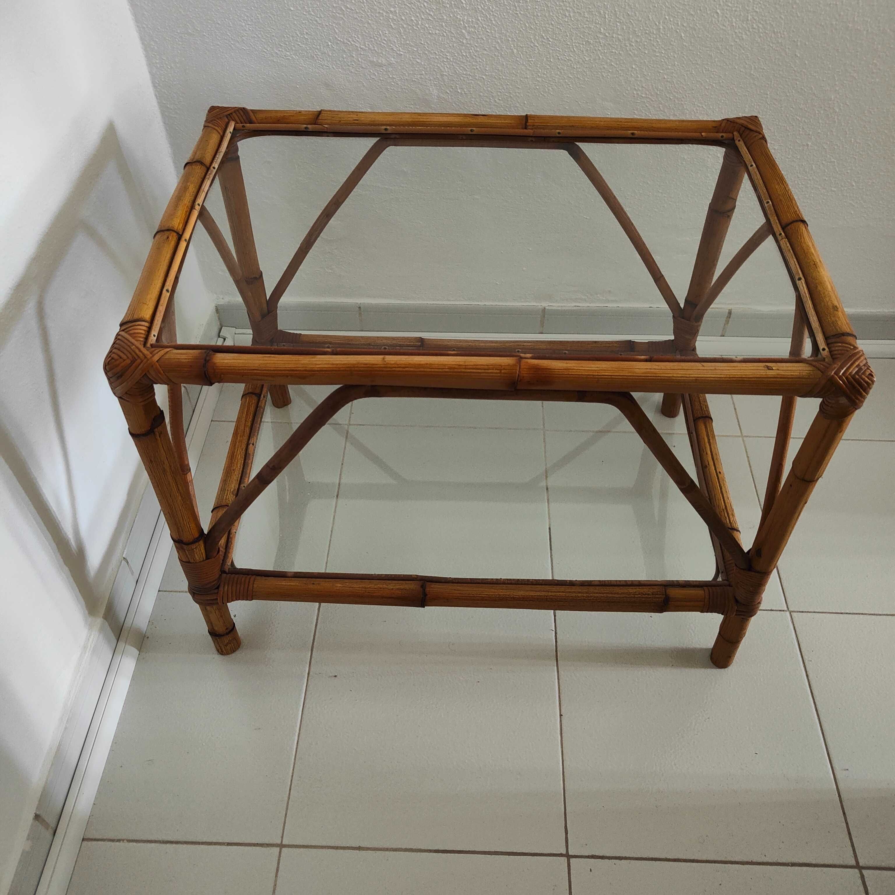 mesa de centro em Cana Bambu e vidro 65cm