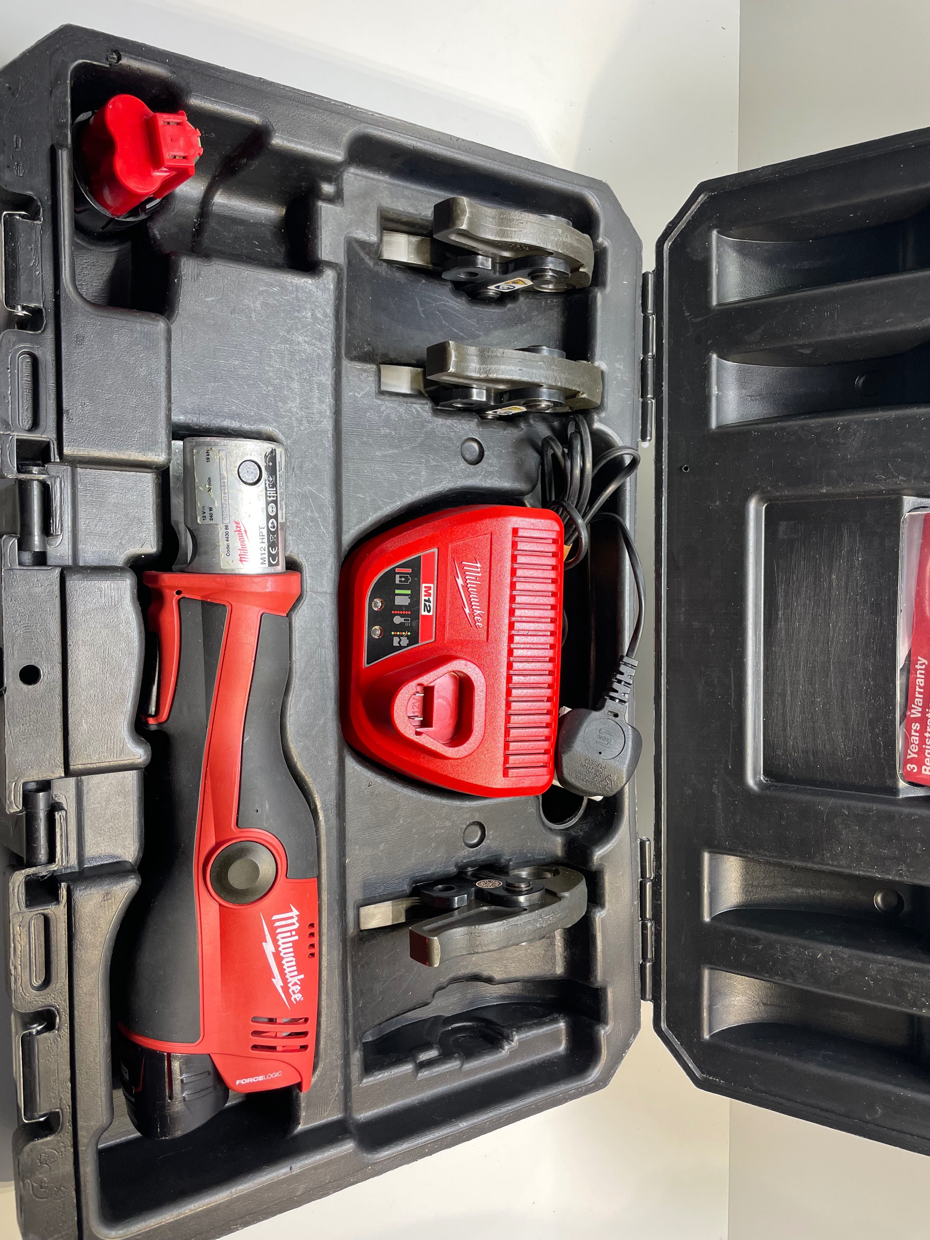 Milwaukee M12 HPT/Акумуляторний прес мілвоке(комплект)