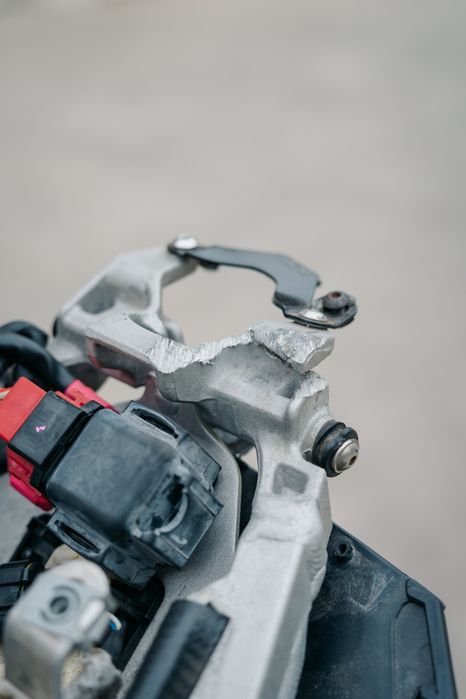 Aprilia Tuono V4 factory  acidentada