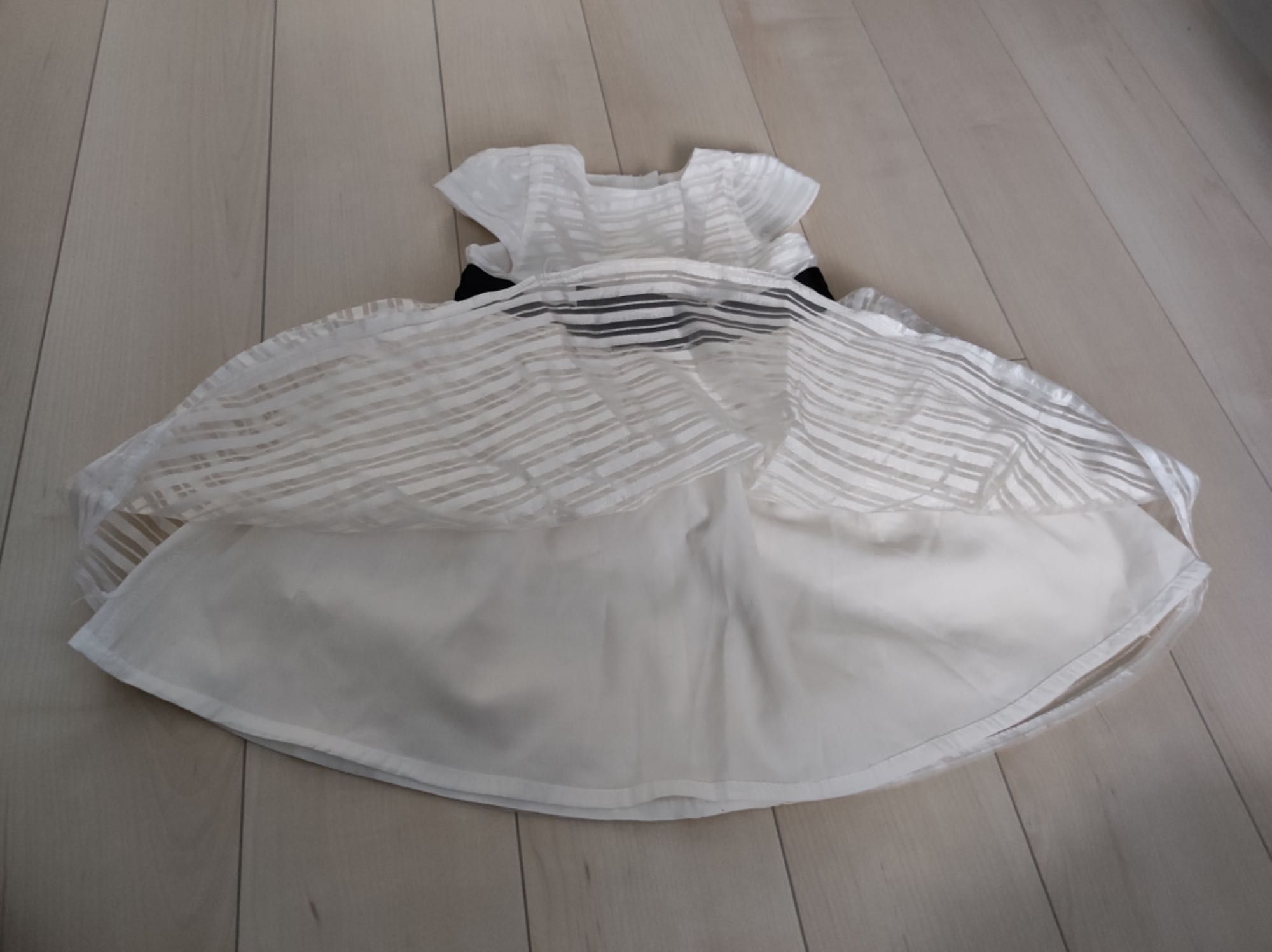 Elegancka biała sukienka dla dziecka rozmiar 80