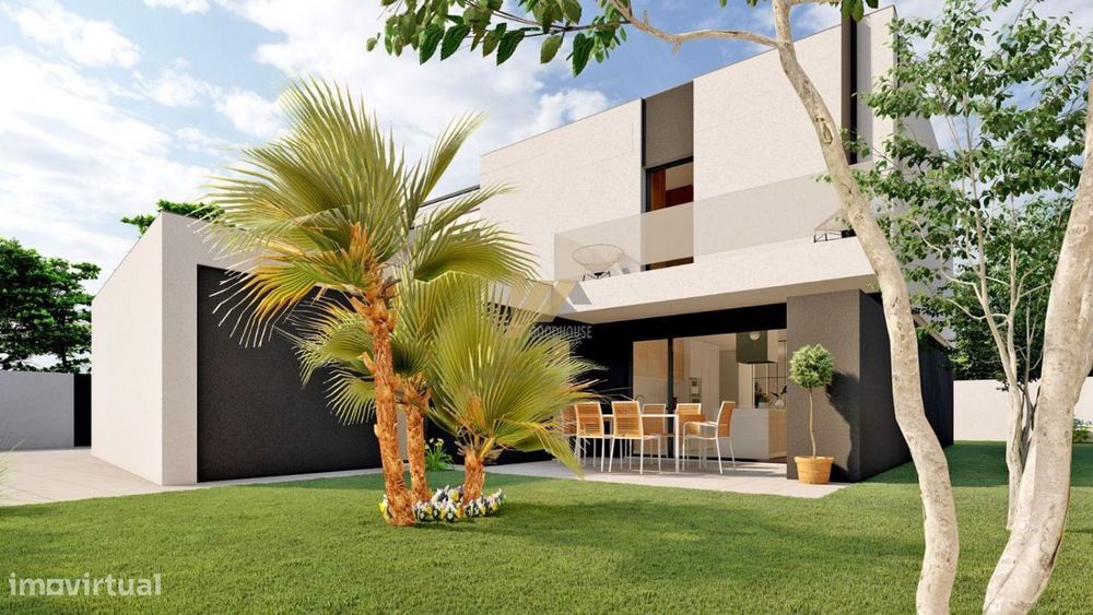 Moradia T4+1 de 4 frentes