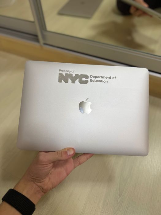 MacBook Air m1 8 128 хороший стан