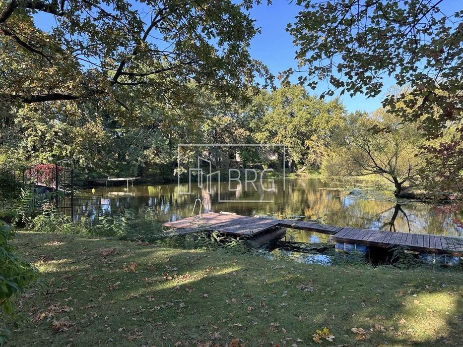 Продажа дома в коттеджном городке с выходом на Днепр 60 соток без%