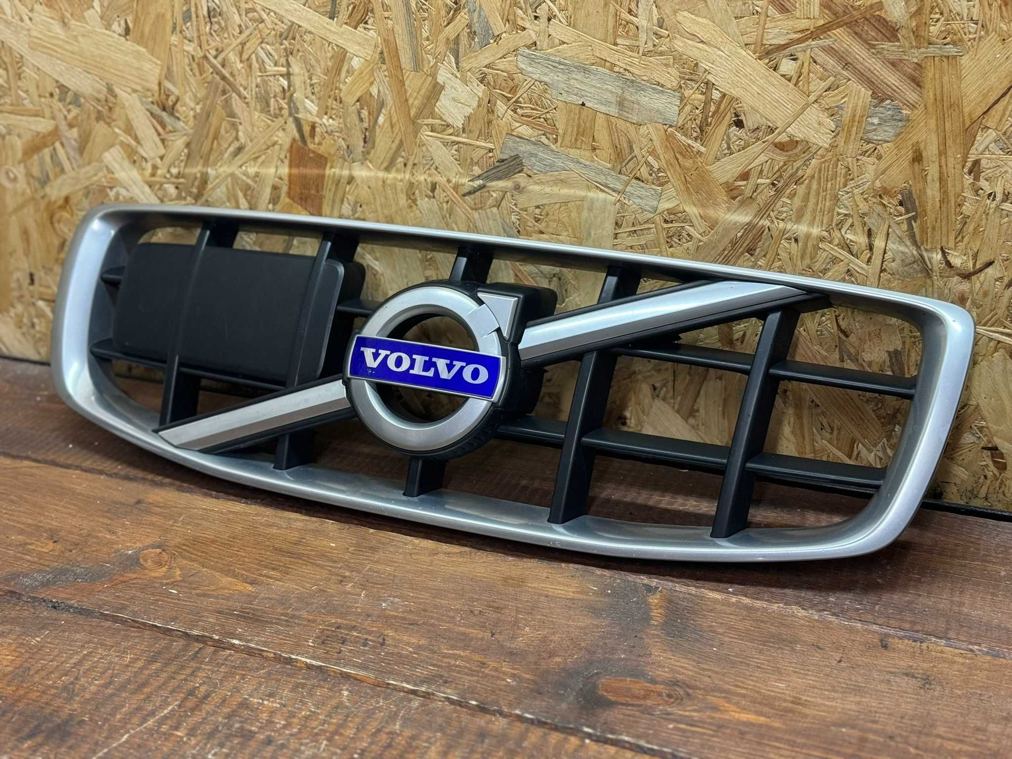 Oryginalny grill atrapa zderzaka  Volvo XC70 II pod radar