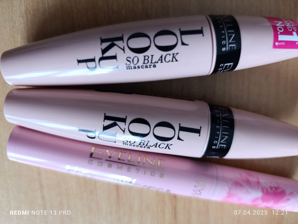 Tusze do rzęs Eveline Look up i flover garden+ pomadki  Gratis