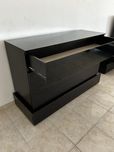 Cómoda em vidro preto