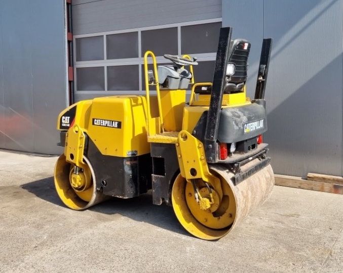 Walec wibracyjny CAT CB214E
