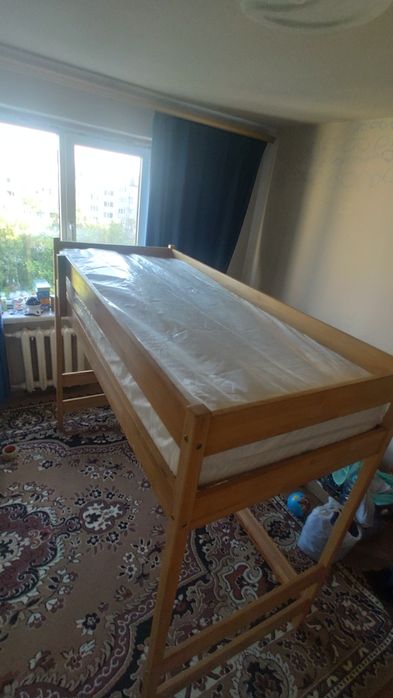 Двоярусне ліжко односпальне