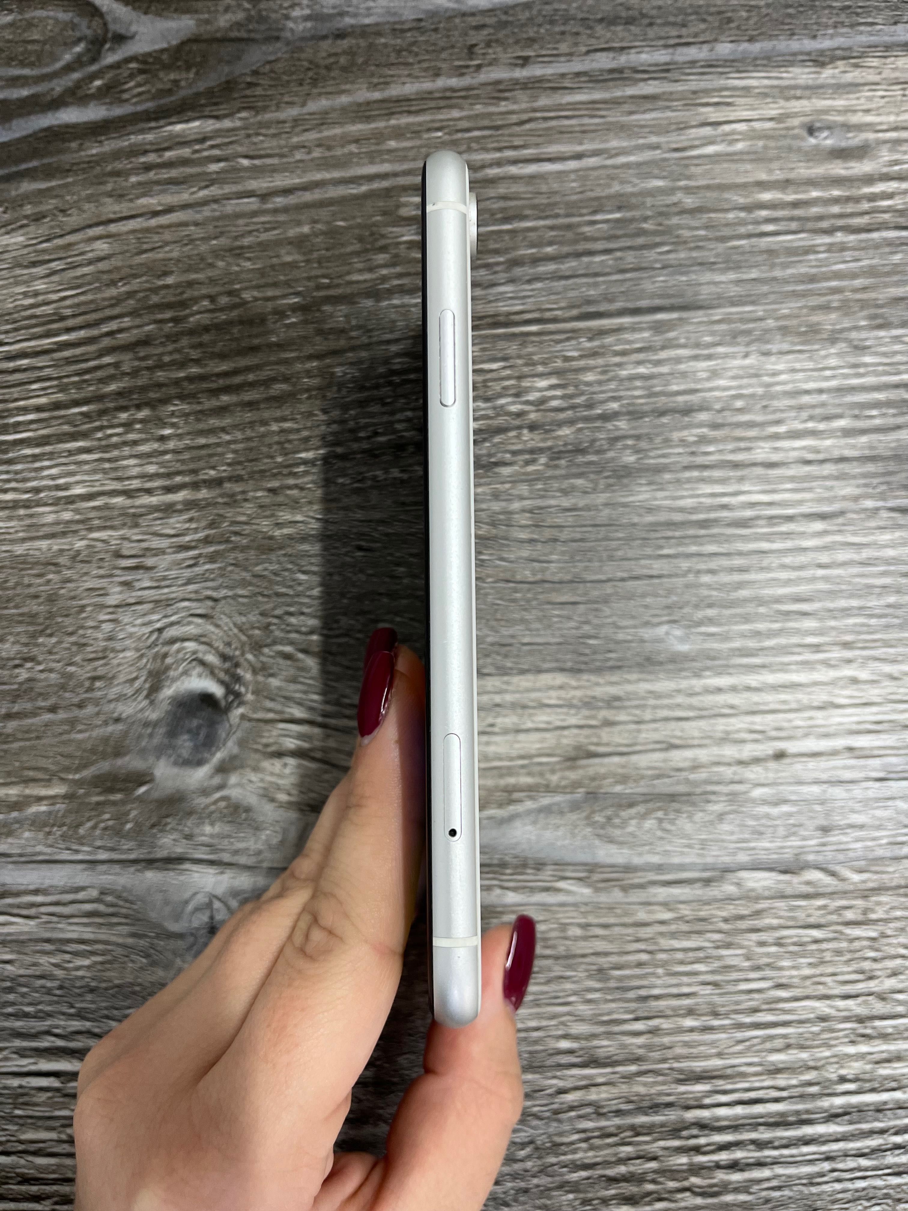 Продам мобільний телефон Iphone XR 64Gb White. Ціна договірна!