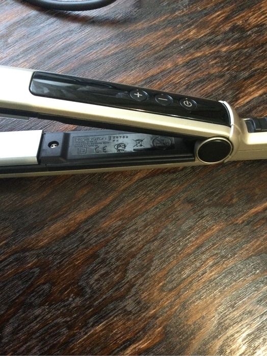Продам выпрямитель для волос Remington