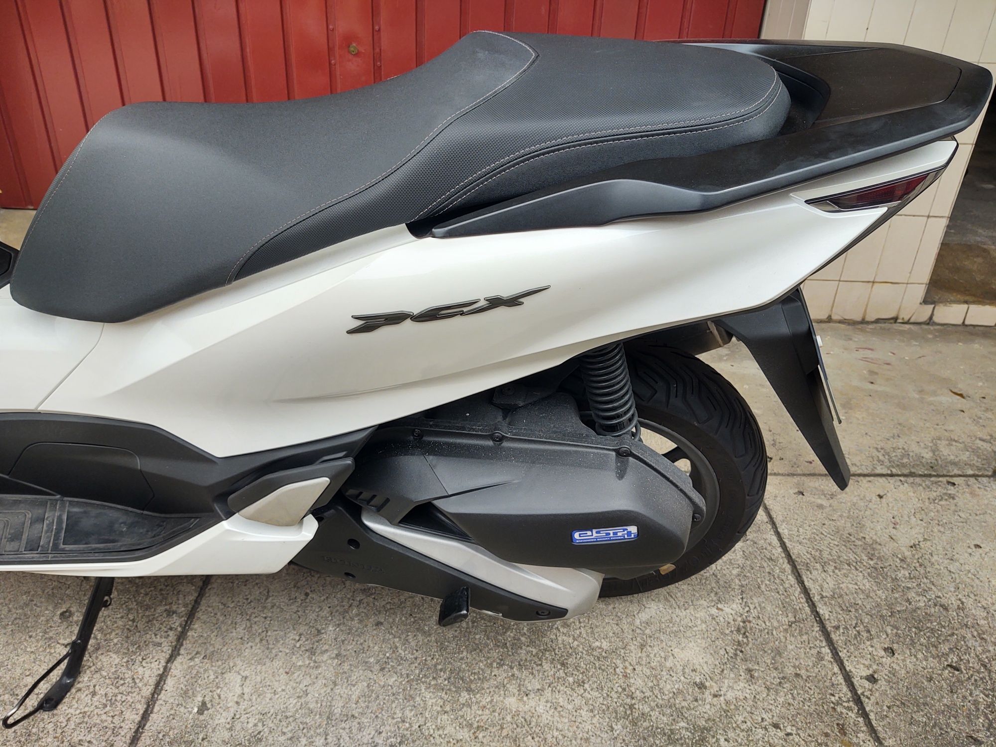 Vendo PCX 125 semi nova 28000 km 2023