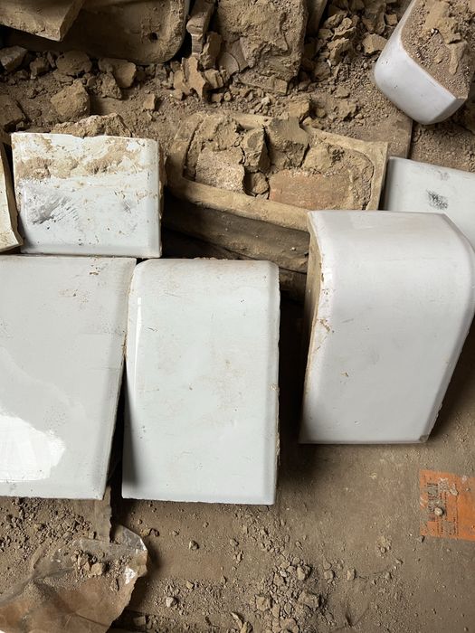 Кафель білий бу з каміну