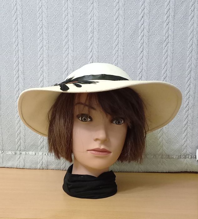 Капелюх фетровий Англія молочного кольору