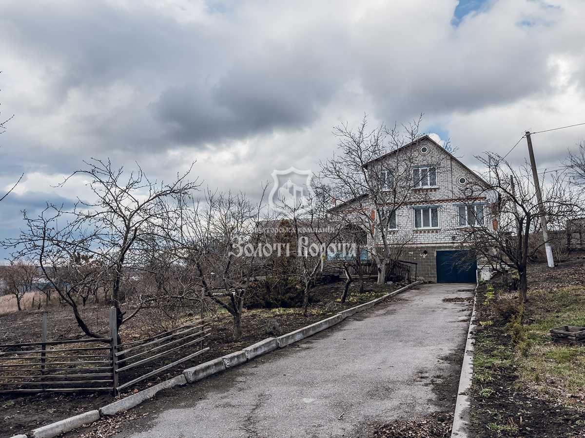 Будинок, 2 поверхи. Ділянка 25 соток. с. Паляничинці, Фастівський р-н