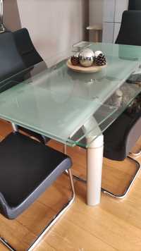 Mesa de jantar em vidro