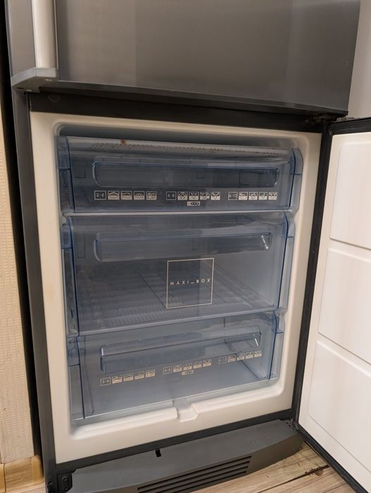 Холодильник АЕG .