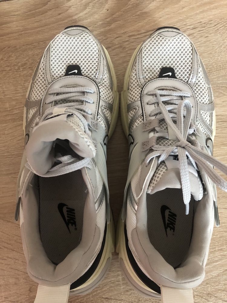 кроссовки nike v2k run