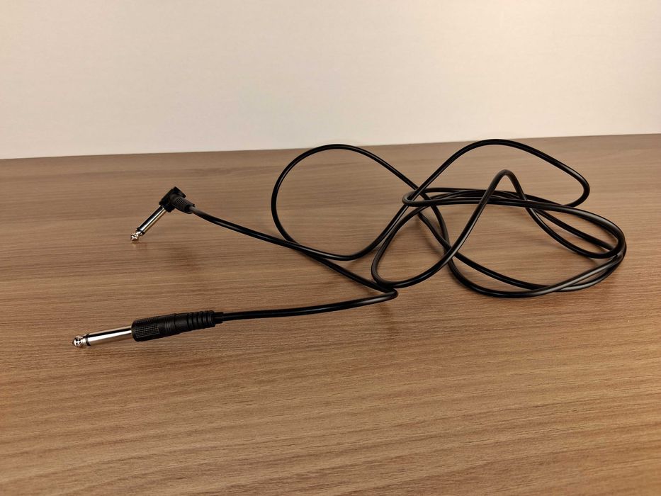 N009 Kabel Gitarowy Jack-Jack Kątowy 2.5 M Do Instrumentów Muzycznych