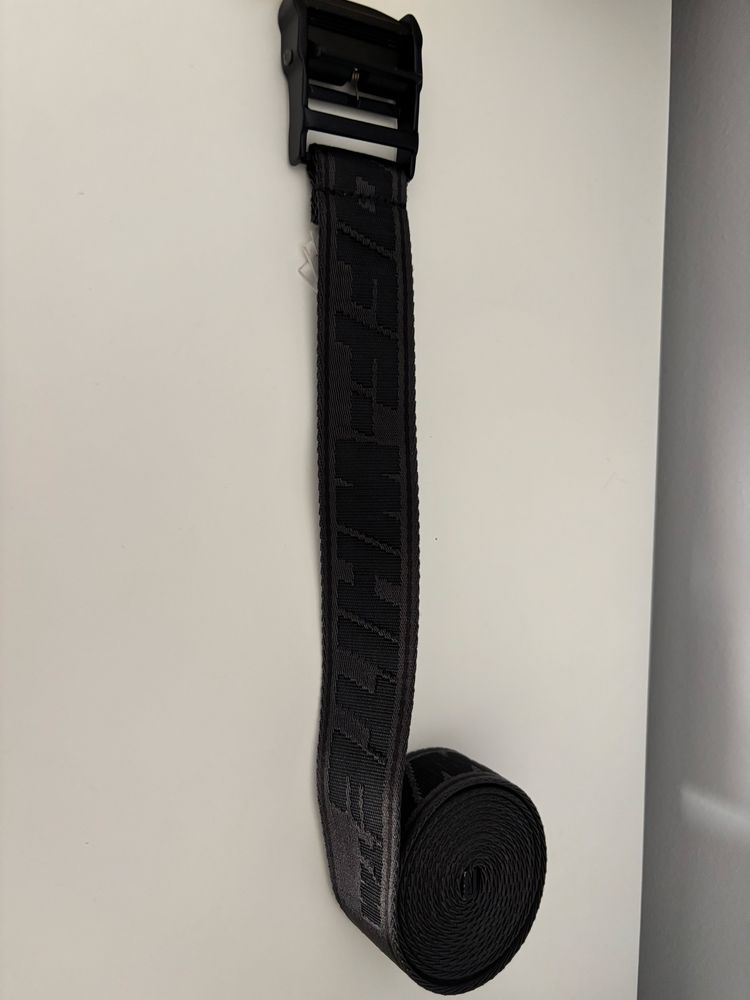 Cinto Off White preto