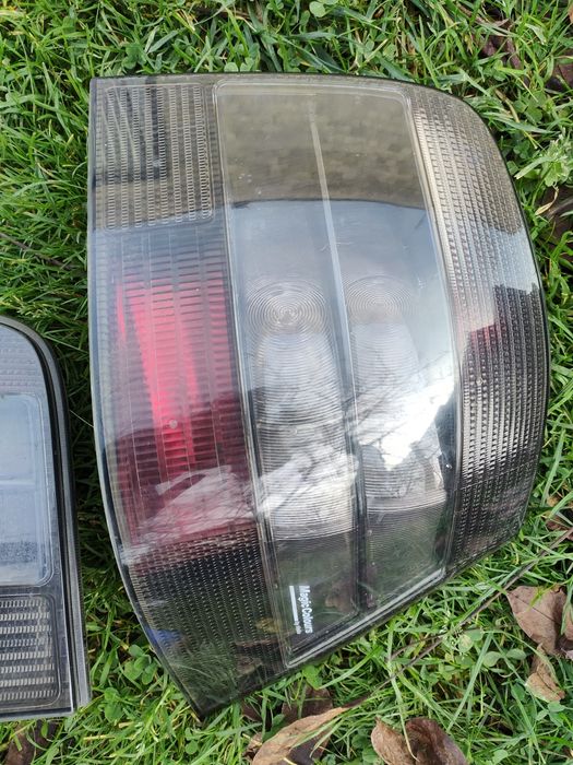 Vw golf IV 4 lampy hella magic colours czarne tylne tylnie prawa lewa