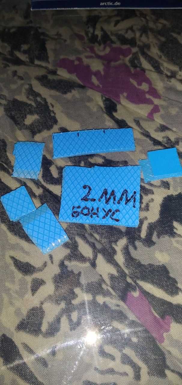 Багато різних термопрокладок (1 мм, 1,5 мм, 1,75 мм, 2 мм, 2,5 мм)
