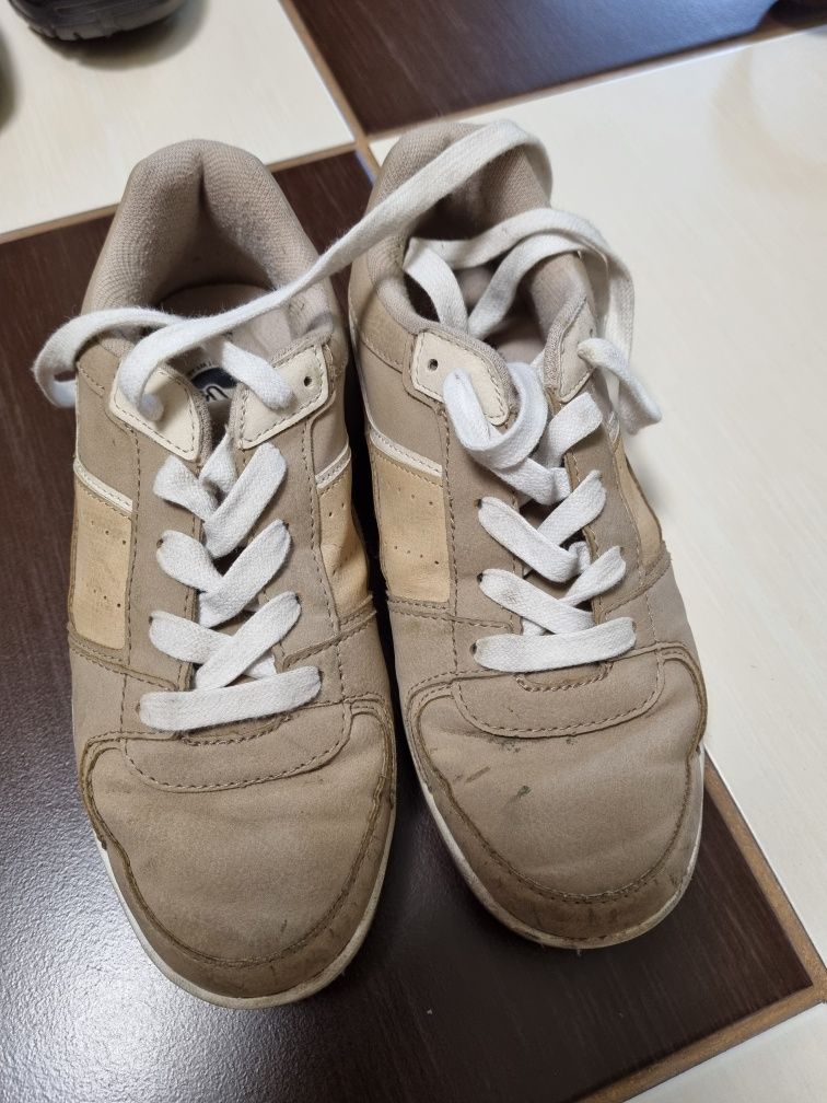 Buty sportowe rozmiar 34