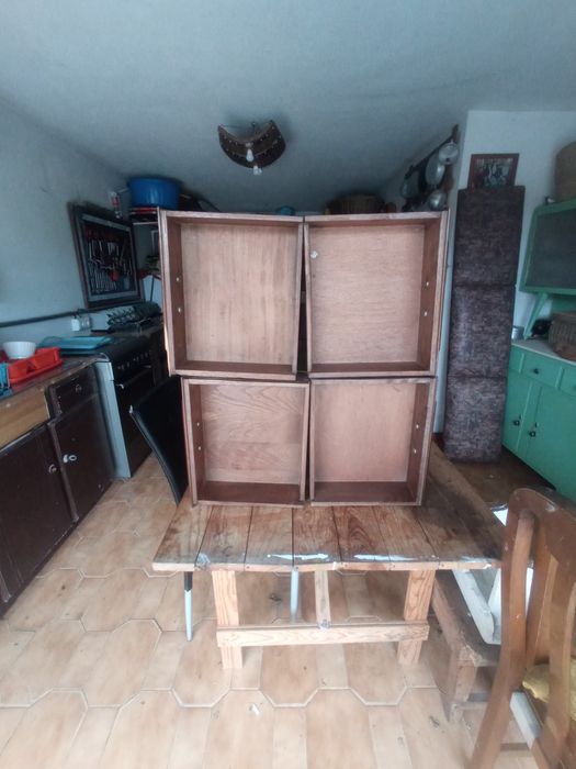 Mesa de cabeceira em madeira